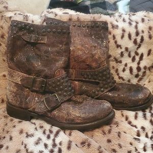 Brown boots